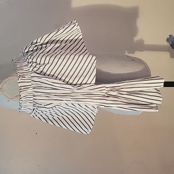 bebe Black & White Stripe Off the Shoulder Crop Top w/Long Bell Sleeves Size S - Picture 3 of 9